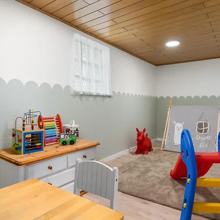 Ferienhaus Zur Alten Burg/familientreffen/edersee *